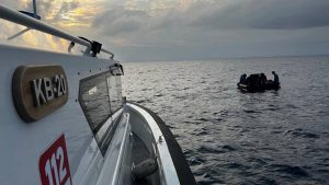 إنقاذ شخصين بعد طفو قاربهم قبالة ساحل بودروم في موغلا