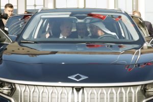 محمد بن زايد في زيارة إلى تركيا.. وأردوغان يطلعه على أول سيارة كهربائية تركية الصنع