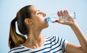 تصل للوفاة.. الكشف عن أضرار الإكثار من شرب الماء