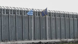 اليونان تبني سياجا مؤقتا على حدودها مع تركيا
