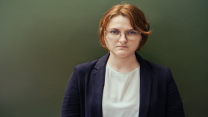 معلمة بريطانية تثير جدلا بوصف آراء طلابها بـ”الحقيرة” حول موضوع حساس!