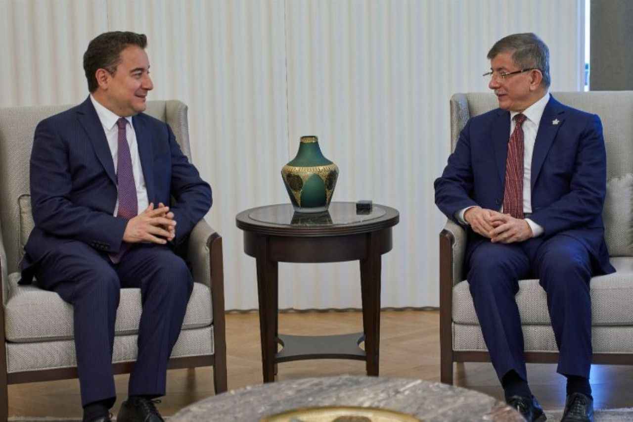 صحفي مقرب من المعارضة: حزبا داود أوغلو وباباجان على وشك الاتحاد 17