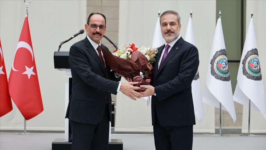 رئيس الاستخبارات يتسلم مهامه من سلفه فيدان 15