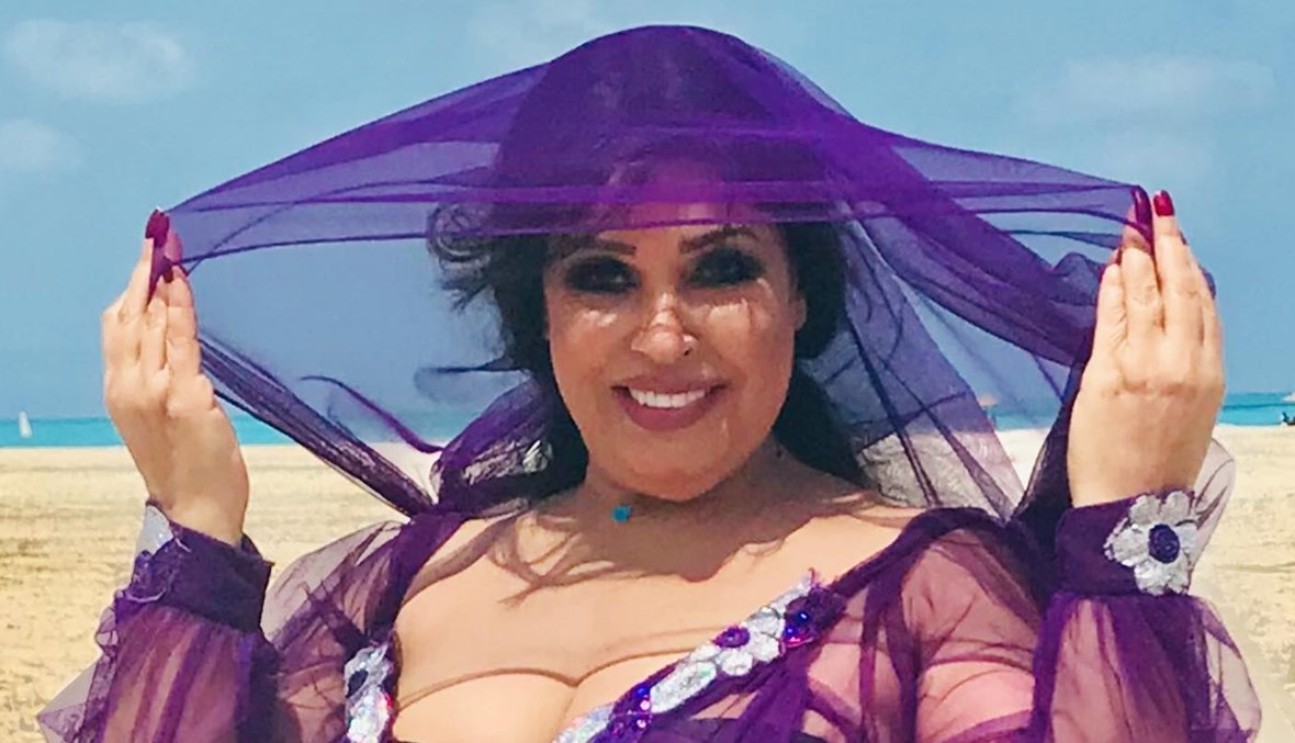 فيفي عبده تثير الجدل بسبب تصريحاتها عن ثروة محمد رمضان وأزمات شيرين عبدالوهاب (فيديو) 41