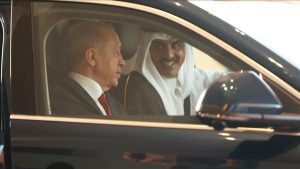 أردوغان يهدي أمير قطر سيارة “توغ” التركية