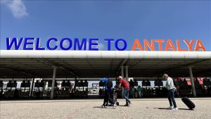 أنطاليا التركية تحطم رقم قياسي في عدد السائحين القادمين إليها جواً منذ مطلع 2023