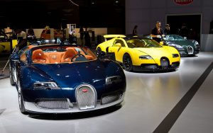 القبض على صاحب فيديو «معرض السيارات الفارهة» في الإمارات