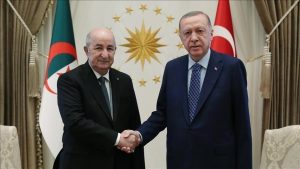 الرئيس الجزائري يصل تركيا في زيارة عمل