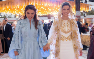 صورة جديدة للملكة رانيا مع الأميرة رجوة تثير الجدل على مواقع التواصل