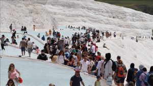 تركيا.. “باموق قلعة” تشهد إقبالاً كبيراً خلال عطلة عيد الأضحى