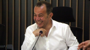 رئيس بلدية بولو يسخر من كليجدار اوغلو بعد طرده من الحزب