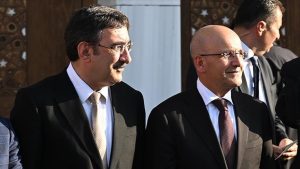 نائب الرئيس التركي ووزير المالية يتوجهان إلى قطر