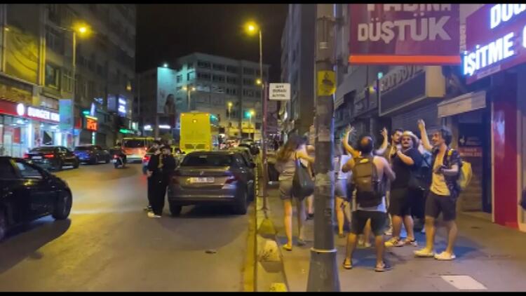 فضيحة في حافلة ركاب عامة بإسطنبول.. رقص وايحاءات غير لائقة! "صور" 1