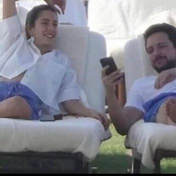 خاتم حبيبة المذيع التركي الشهير أجون إليجالي حديث الجميع في تركيا 4 خاتم حبيبة المذيع التركي الشهير أجون إليجالي حديث الجميع في تركيا 3