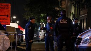 رجل يقتل والدته