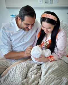 ديانا كرزون تنشر أول صورة مع ابنها "راشد" 1