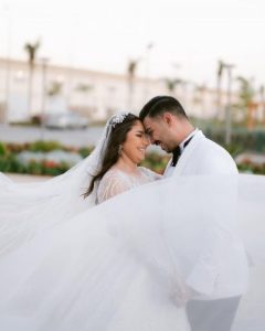 فنانة مصرية شهيرة تعلن زواجها من رجل أعمال.. هويتها مفاجأة 1