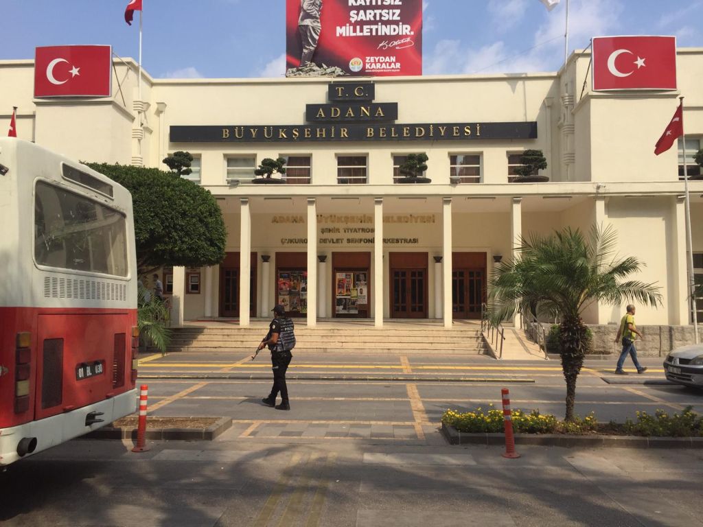 بلدية أضنة التابعة لحزب الشعب الجمهوري تحارب اللغة العربية 35