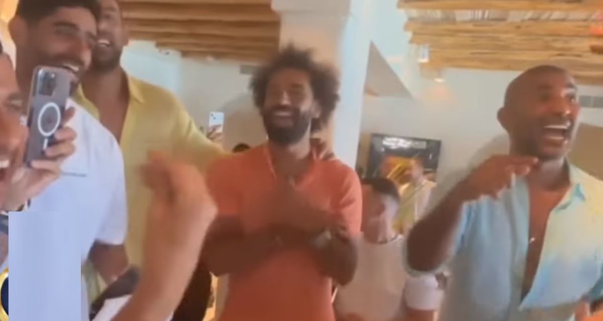 محمد صلاح يتعرض لهجوم واسع بعد رقصه على أغنية "ايه اليوم الحلو ده" 9