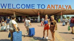 أنطاليا تستقطب ملايين السياح: الروس والألمان يتصدرون القائمة