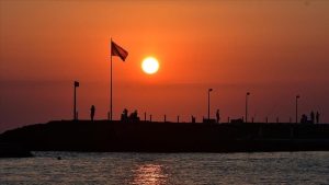 التاريخ يعانق “الأحمر” مع مغيب الشمس في أنطاليا التركية