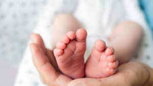 وفاة سيدة هندية أثناء الولادة في المنزل بمساعدة زوجها.. تفاصيل مثيرة