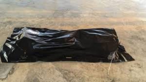 أميركية تعثر على جثّة ملفوفة في كيس بلاستيكي داخل منزلها.. تفاصيل مروعة