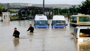 التحذيرات مستمرة: إخلاء 8 منازل في ريزي التركية بسبب الأمطار الغزيرة