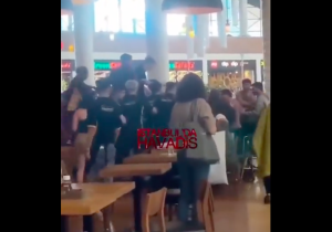 عمال مطعم يعتدون على عائلة خليجية بشكل وحشي في تركيا “فيديو”