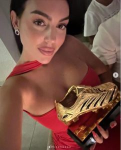 جورجينا رودريغيز تحتفل بعودتها للسعودية وفوز حبيبها رونالدو "صور" 60