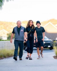 الملكة رانيا تنشر صورا لابنها الأمير هاشم ..أصبح شاباً وسيماً 37