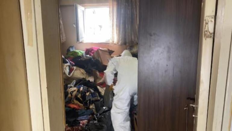إخراج 5 أطنان من القمامة من منزل امرأة في إسطنبول"صور" 25