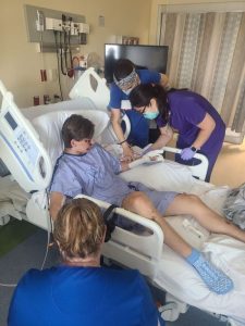 طفل ينجو من الموت بعد سقوطه من ارتفاع 30 متر.. تفاصيل مروعة 1