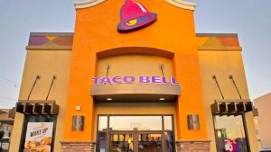 بسبب شطيرة بيتزا.. أمريكي يطلب تعويض بقيمة 5 ملايين دولار من مطاعم «تاكو بل»