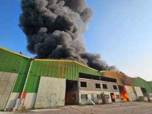 حريق كبير في مصنع لمعالجة البلاستيك في أضنة التركية