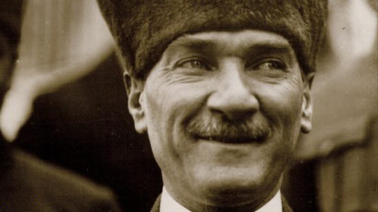 غضب في تركيا بعد سخرية حارس أمن من الصلاة وأتاتورك والسلطات تتحرك !! 1