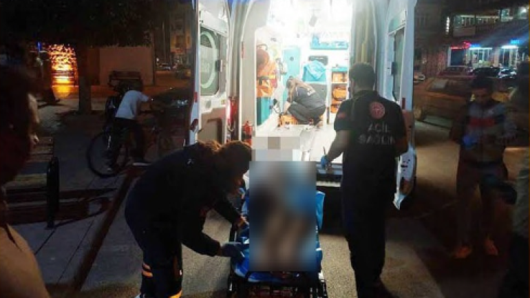 لاجئ سوري يتعرض للطعن أمام مبنى حكومي في تركيا "فيديو" 5