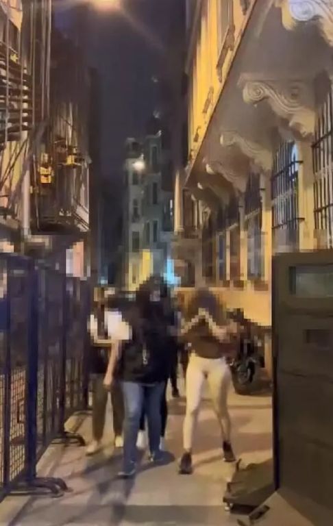 اعتقال 13 شخصًا في إسطنبول: صوروا محتوى إباحي ووزعوا دولارات وهمية "فيديو" 65