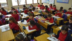 ولاية تركية توزع القرطاسية المجانية على 50 ألف طالب