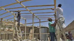 دولة عربية تحذر المصانع من توظيف اللاجئين السوريين