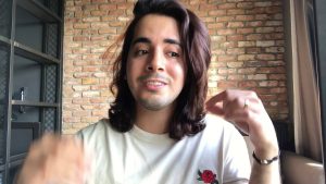 الإعلامي الإماراتي بدر خلف يعلن توبته ويعتذر عن تصرفاته السابقة