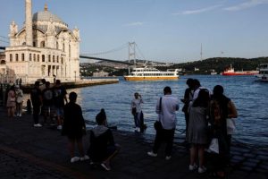 برلماني تركي يحذر من تصاعد العنصرية وكراهية الأجانب
