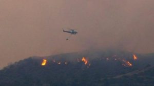 تحطم طائرة مروحية أثناء إخماد حرائق غابات إزمير