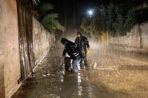 العاصفة القوية “دانيال” تصل فلسطين وتتسبب في هطول أمطار غزيرة على قطاع غزة