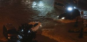 وفاة 3 أشخاص جراء الفيضانات التي ضربت ولاية كيركلاريلي شمال غرب تركيا