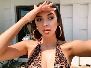 ممثلة اباحية تركية تثير الجدل على مواقع التواصل