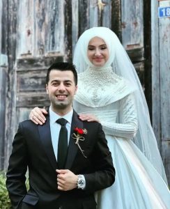 صور زفافهما أبكت العالم بعد مأساة السيول في تركيا