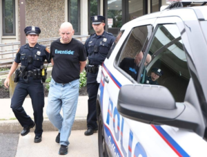 معلم أمريكي “60 عام” يغتصب طالبة قاصر لمدة 4 أشهر.. تفاصيل مثيرة