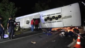 تركيا.. وفاة 6 أشخاص وإصابة 43 كانوا في طريقهم إلى حفل زفاف