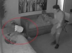 طفلة (3 أعوام) تطلق النار على نفسها.. صور مروعة 9